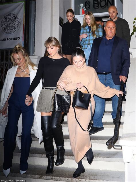 Taylor Swifts Epic Girls Night Out Singer Steps Out With Bffs Selena