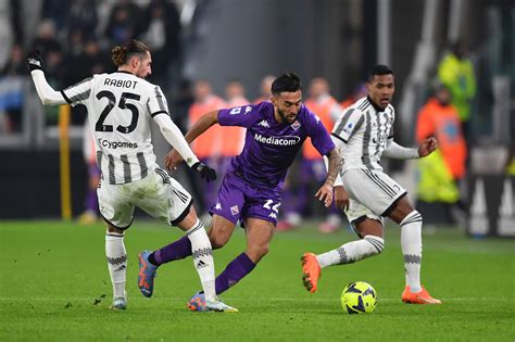 Serie A Fiorentina Juventus Bianconeri A Dallinter Grazie Al