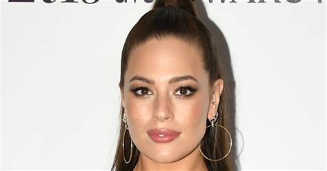 Et A A S Appelle Une Robe Ashley Graham Est Venue Une Soir E