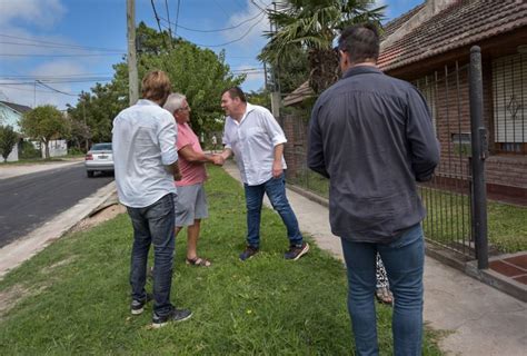 Ejecutan obras de pavimentación en distintos barrios de la ciudad