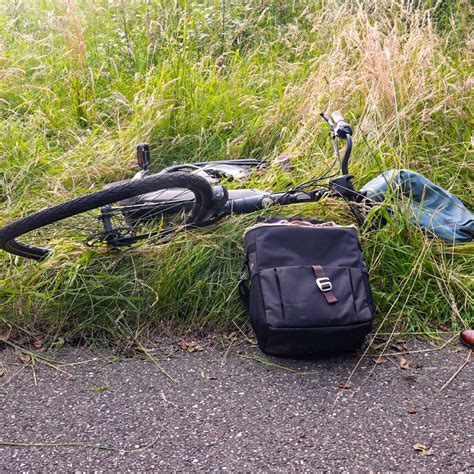 Scooterrijder Raakt Gewond Bij Botsing Met Fietsster Omroep PeelRand