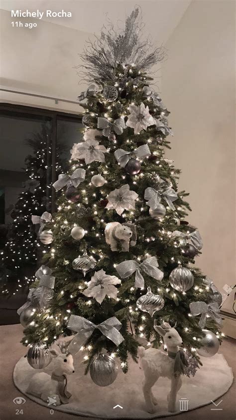 Silver And White Christmas Tree Decor Ideas