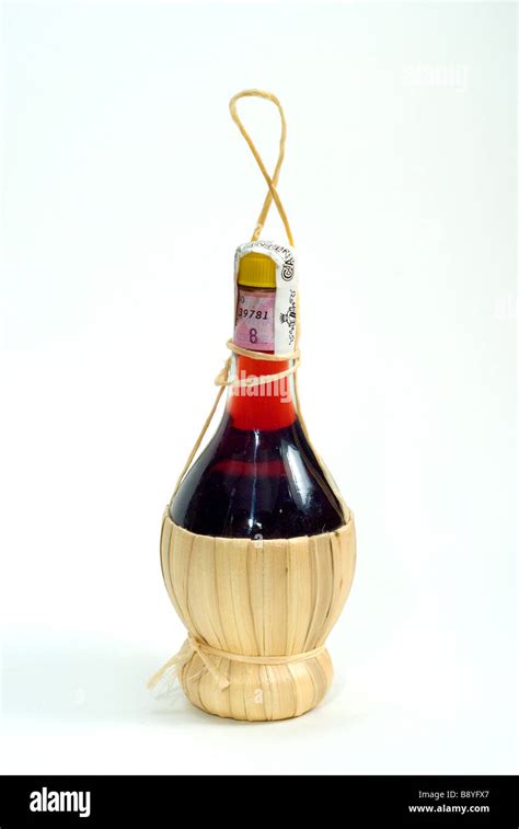 Chianti wine bottle hi-res stock photography and images - Alamy