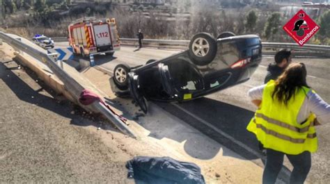 Dos Heridos Leves En Un Accidente De Coche En Cocentaina Radio Alcoy