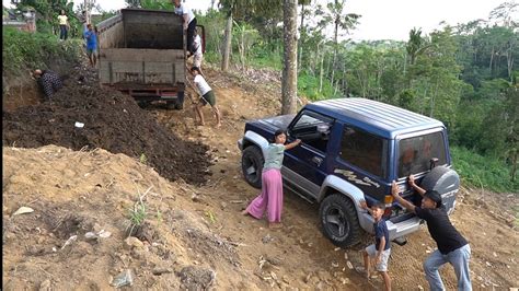 TRUK MERAH NGEBANTU NARIK MOBIL M0NSTER YANG GAK BISA NAIK TANJAKAN