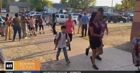 Fort Worth ISD welcomes students back on their first day - CBS Texas