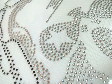 165 Термоаппликация из страз Череп в наушниках стекло кристалл (череп ...