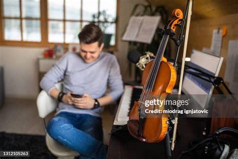 Modern Violin Player Photos And Premium High Res Pictures Getty Images