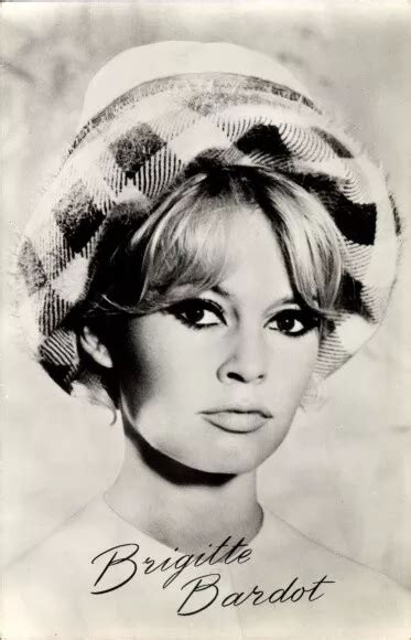 AK SCHAUSPIELERIN UND Sängerin Brigitte Bardot Portrait Hut 4085423