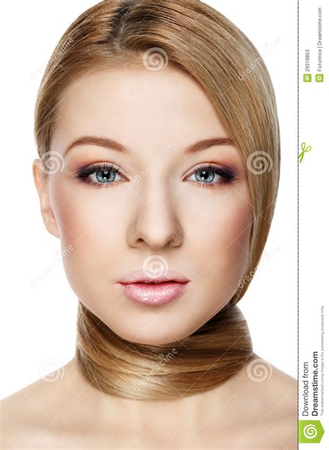 Belle Blonde Avec Une Coupe De Cheveux Sexy Image Stock Image Du Beau Assez