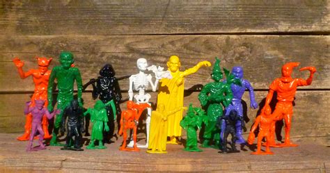 Mpc Monsters Original Plastic Set With Painted Cast Metal Set Vintage