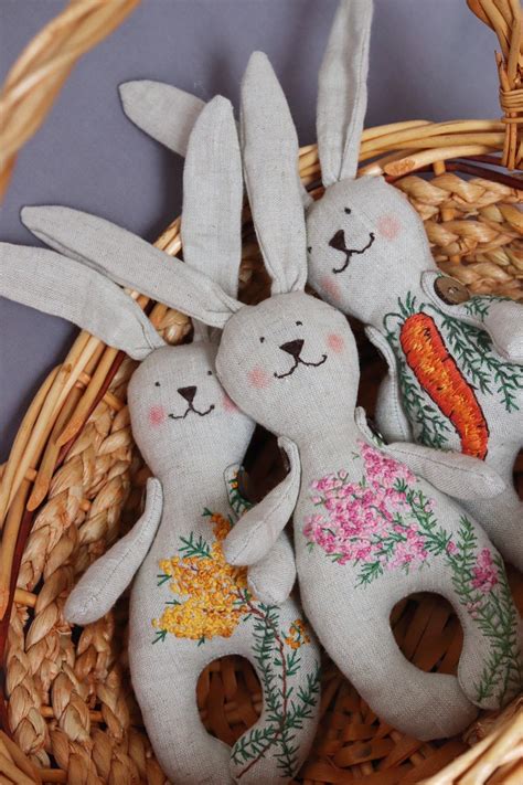 Вышивка | Льняные игрушки | Зайки | Doll toys, Yarn crafts, Diy toys
