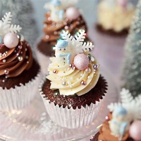 Новогоднее украшение капкейков - 71 фото