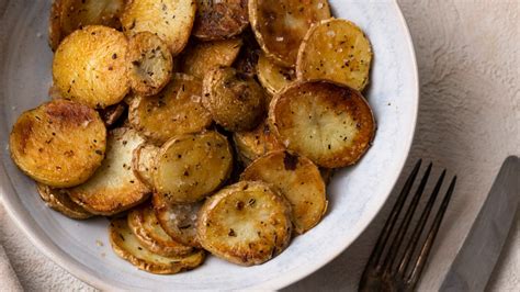 Garlic Herb Skillet Potatoes Recipe