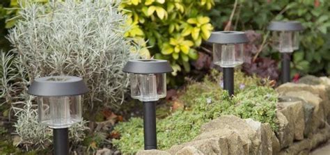 10 Best Solar Path Lights in 2021 - ecotality.com