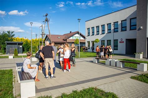 Protest W Justynowie Nauczyciele I Rodzice Domagaj Si Dymisji