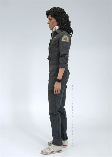 Toyhaven Hot Toys MMS ALIEN Th Scale Sigourney Weaver As Ellen Ripley Collectible Figure