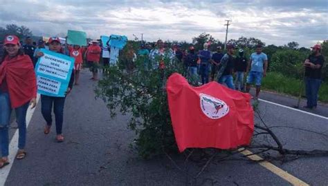 MST bloqueia BRs pelo Sertão em protesto e reivindica vistoria das