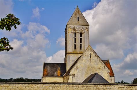 Photo à Tilly sur Seulles 14250 église Saint Pierre Tilly sur