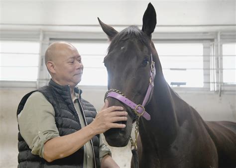 相隔8年旗下再有名駒出戰打吡 練馬師蘇偉賢：見證本港賽馬業受國際認可感光榮 星島日報