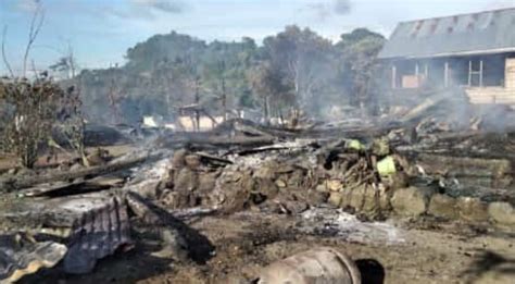 Si Jago Merah Ngamuk Di Bone Tiga Rumah Dan Dua Sepeda Motor Hangus