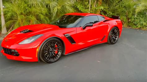 Lady In Red Corvette Z06 C7 Wants You To Swipe Right Would You Show It Your Garage Autoevolution