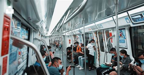 Foto Gente Sentada Dentro Del Tren Durante El Día Imagen Shenzhen