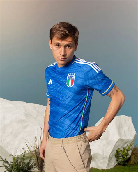 The new 2023 Italy away shirt is a marbled work of art | British GQ