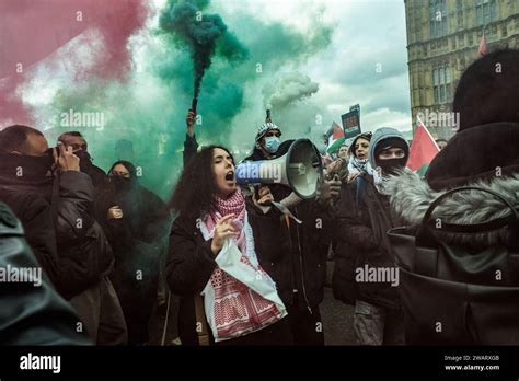 Londres Reino Unido De Enero De Llamaradas Con Los Colores De