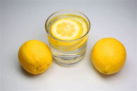 Manfaat Rutin Minum Air Lemon Campur Serai Bantu Anda Mudah Tidur