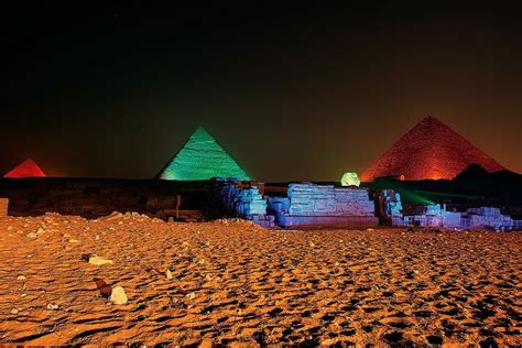 Esperienza Di Spettacolo Di Suoni E Luci Alle Piramidi Di Giza Fornito