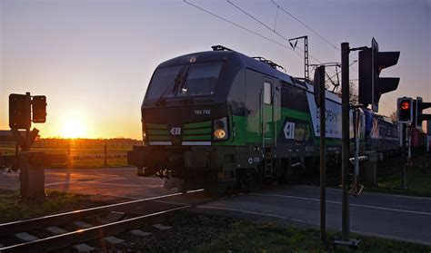 Sonnenuntergang Lokomotive Mit G Terzug Am In