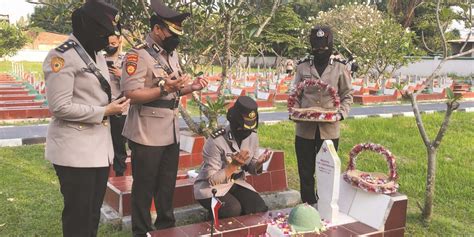 Hari Jadi Ke Polwan Polda Banten Ziarah Ke Taman Makan Pahlawan