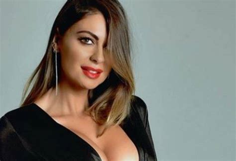 Jolanda De Rienzo Ed Il Pronostico Sensuale Lato A Straripante