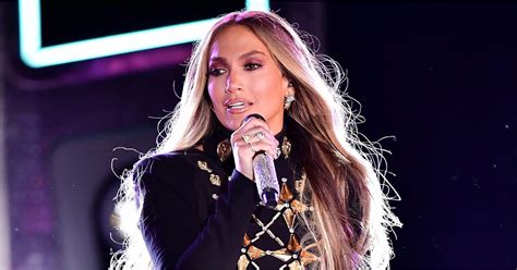 Jennifer Lopez Ni Tu Ni Yo First Performance POPSUGAR Latina