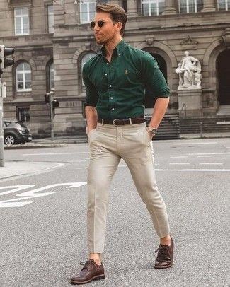 Utiliza Una Camisa De Manga Larga Verde Oscuro Y Un Pantal N Chino