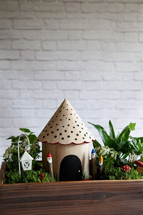 Family Friendly Gnome Garden - WHIPPERBERRY