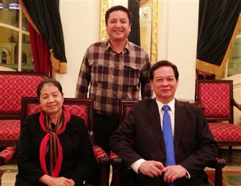 Nh Hot Trong Ng Y Tr N Facebook Ng Y