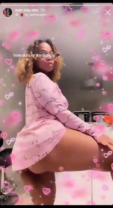 FAVORITE BOOTY 1 Thick Ebony Chick Clapping Ass Loud