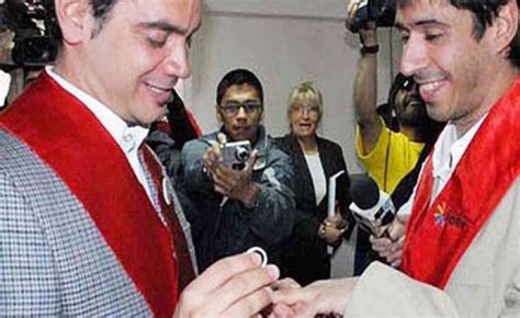 Detienen A Un Referente Gay Por Fumar Marihuana InfoVeloz