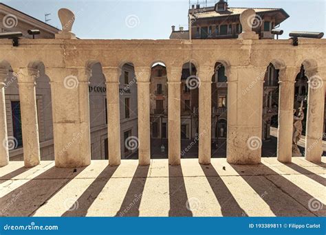 Detalle De La Barandilla Del Palazzo Dei Trecento En Treviso Imagen De