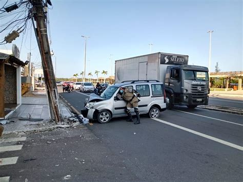 SMTT registra duas colisões em postes nesta sexta em Aracaju Garagem SE