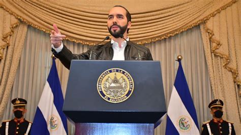 Javier Milei fue a la asunción de Nayib Bukele qué le preguntó