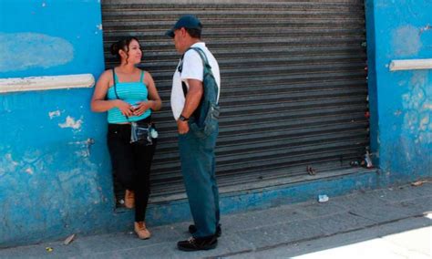 Ambulantes cobran 100 pesos al día a prostitutas del Centro Histórico