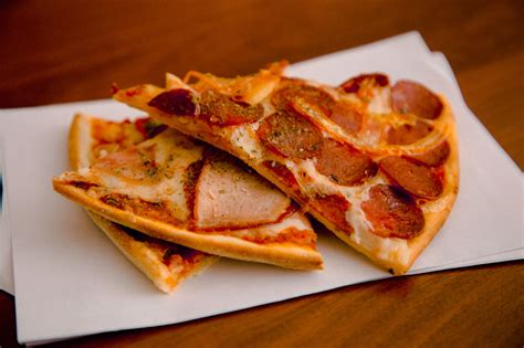 Доставщик пиццы в Кемерове незаконно обогатился на 100 000 рублей ...