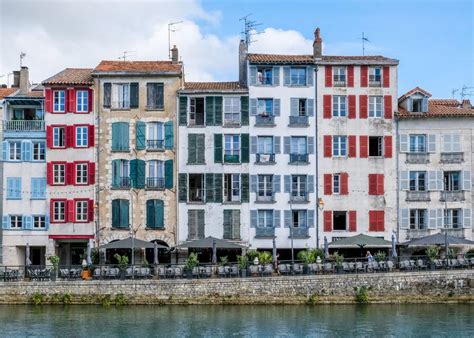 Comment entretenir sa couverture toiture au Pays Basque Batipôle