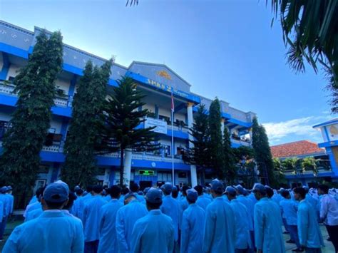 Membentuk Karakter Siswa Di Sekolah Smk Negeri Magetan