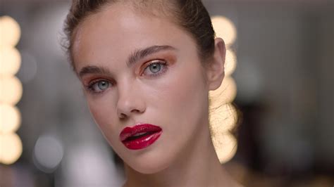 How To Do 80s Metallic Eyes And A Bold Red Lip Youtube