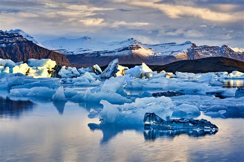 Jökulsárlón Glacier Lagoon: Guide to Iceland's Nature Grandeur