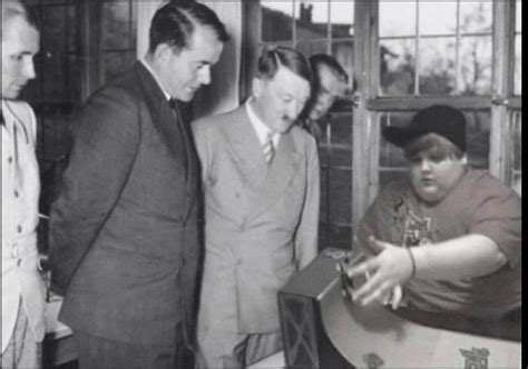 Historical image of NSDAP leaders with a HOI3 player. : hoi4